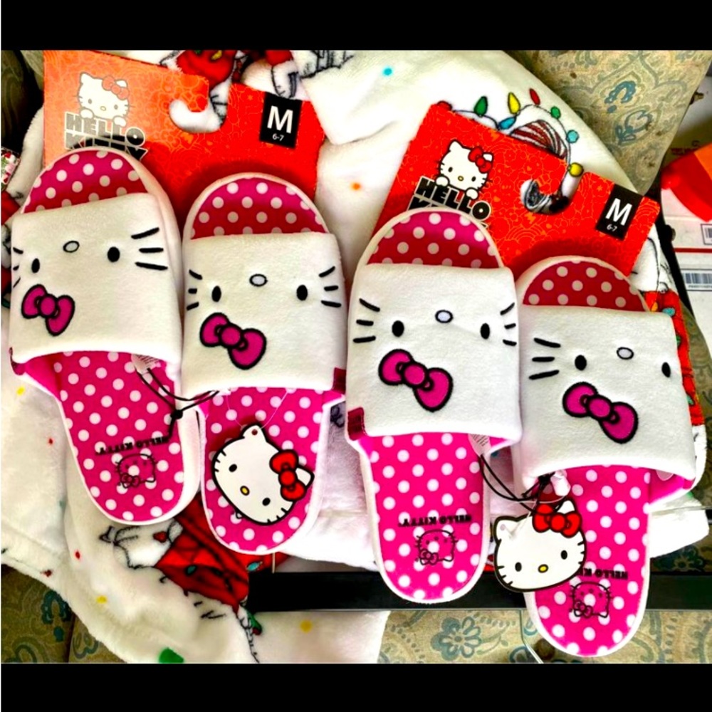 Hello Kitty Easter Pink slippers in women’s medium one pair